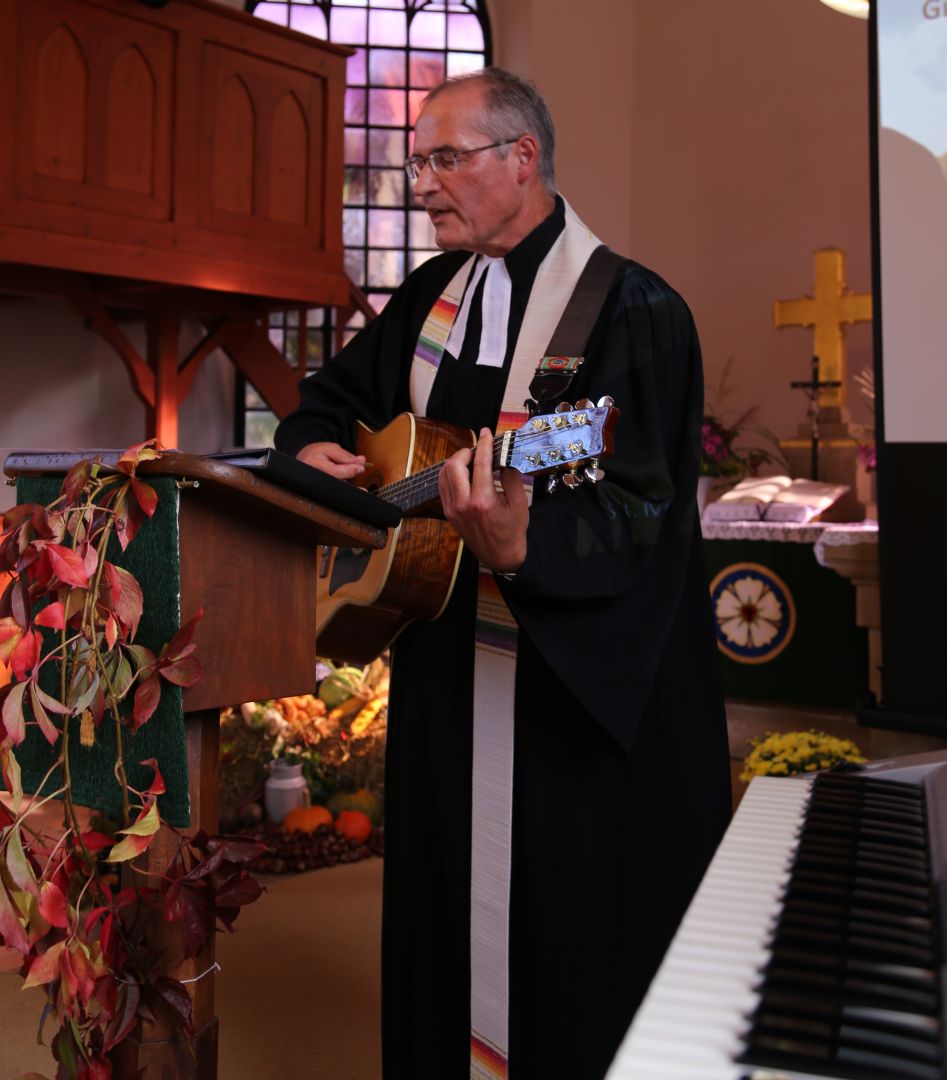 Erntedankgottesdienst mit Begrüßung der Vorkonfirmanden in Weenzen