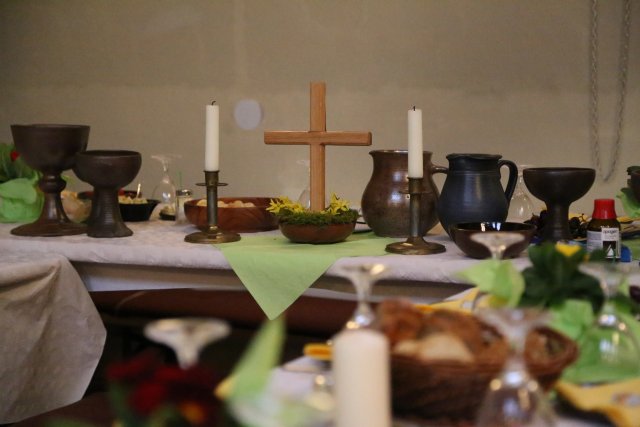 Tischabendmahl am Gründonnerstag in der St. Franziskuskirche