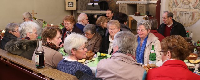 Tischabendmahl am Gründonnerstag in der St. Franziskuskirche