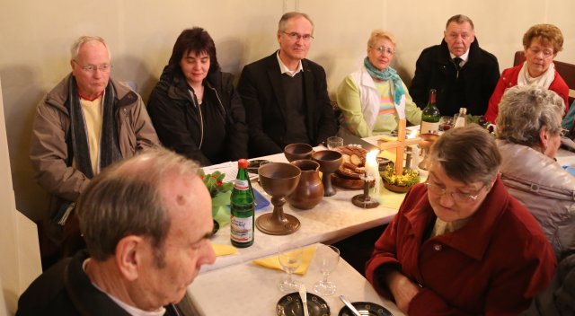 Tischabendmahl am Gründonnerstag in der St. Franziskuskirche