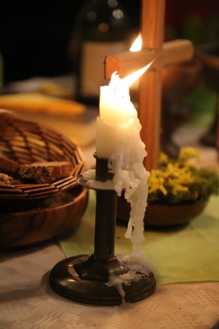 Tischabendmahl am Gründonnerstag in der St. Franziskuskirche