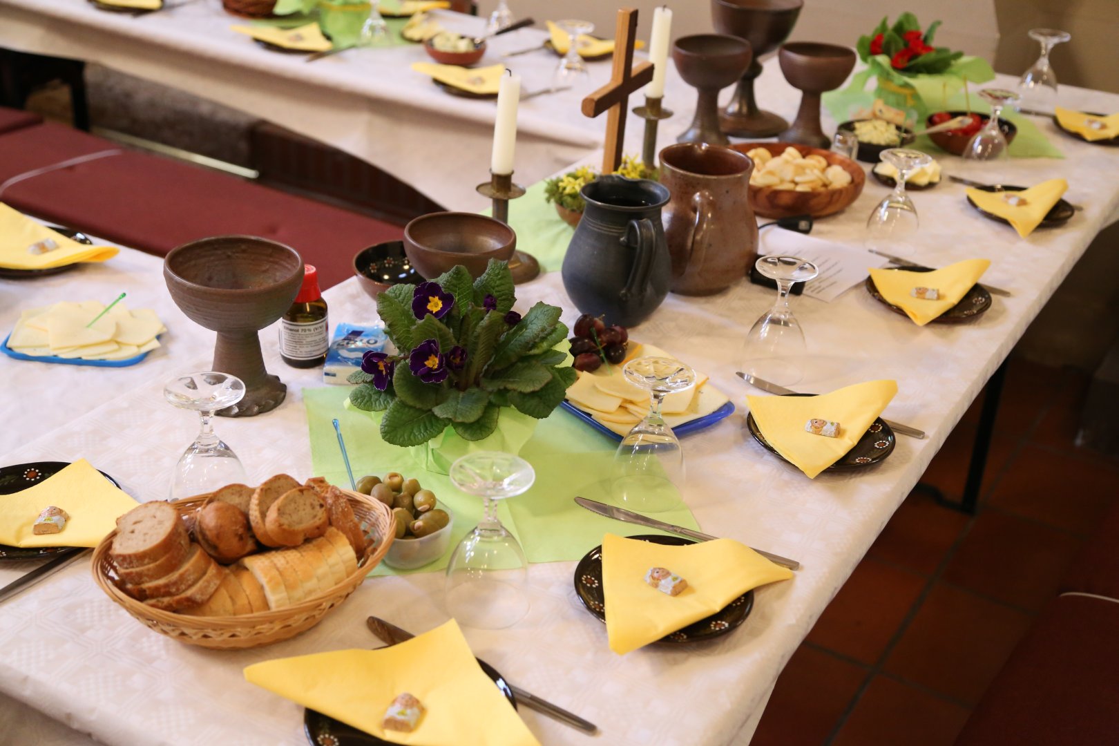 Tischabendmahl am Gründonnerstag in der St. Franziskuskirche