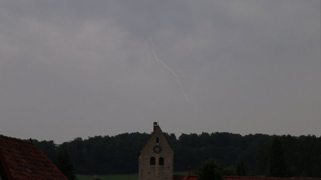 Sommergewitter über der St. Franziskuskirche