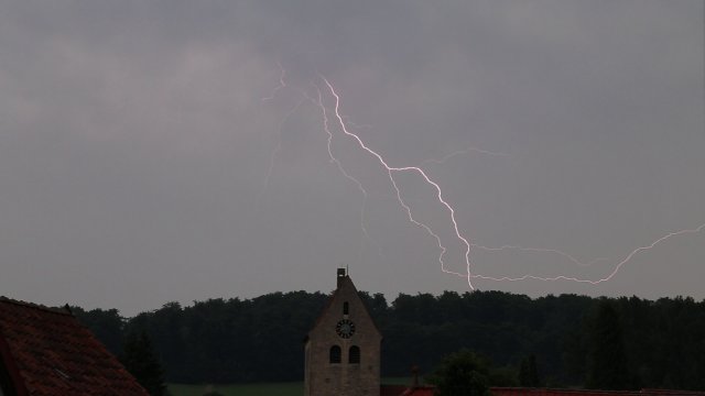 Sommergewitter über der St. Franziskuskirche