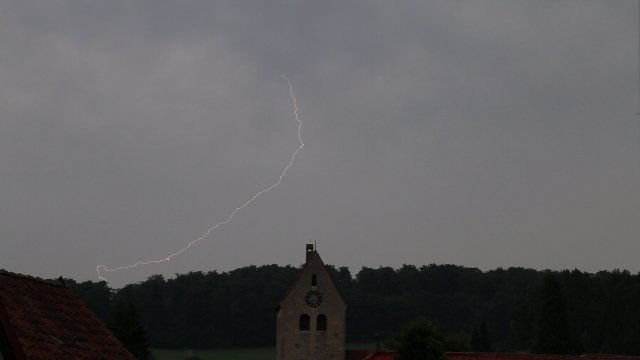 Sommergewitter über der St. Franziskuskirche