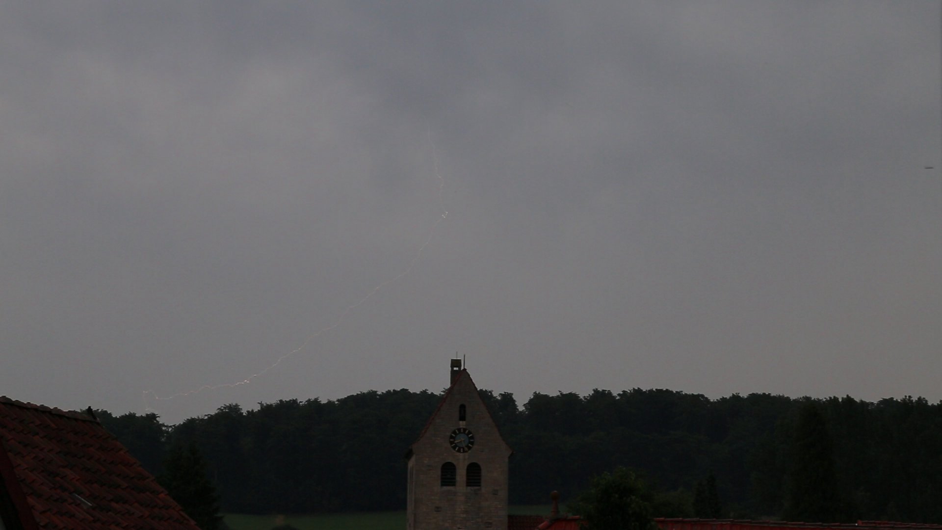 Sommergewitter über der St. Franziskuskirche