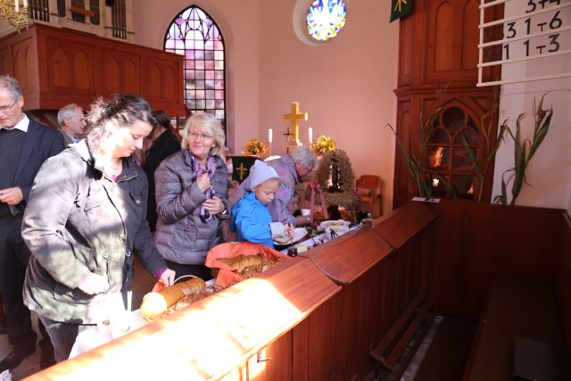 Erntedankfest und Einführung der Kirchenvorsteher in Weenzen