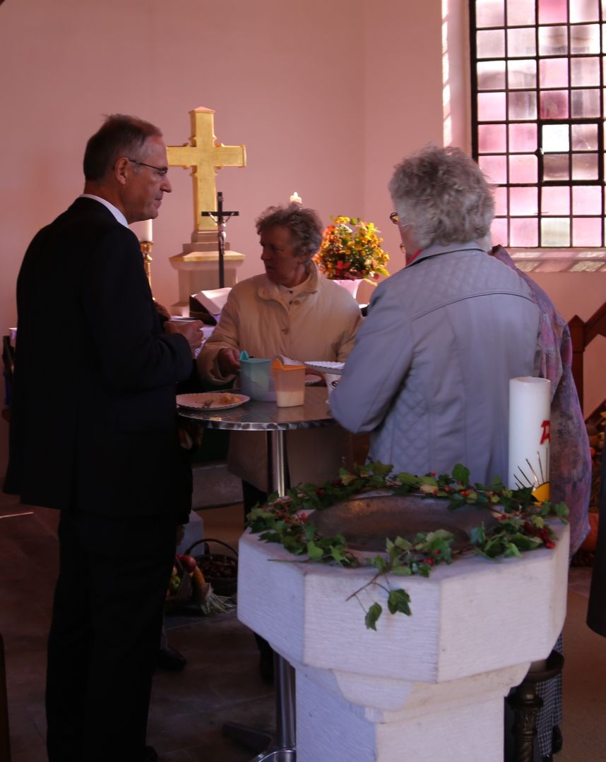 Erntedankfest und Einführung der Kirchenvorsteher in Weenzen