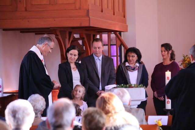 Taufe von Alisha Dreyer im Erntedankgottesdienst in der St. Maternuskapelle in Weenzen