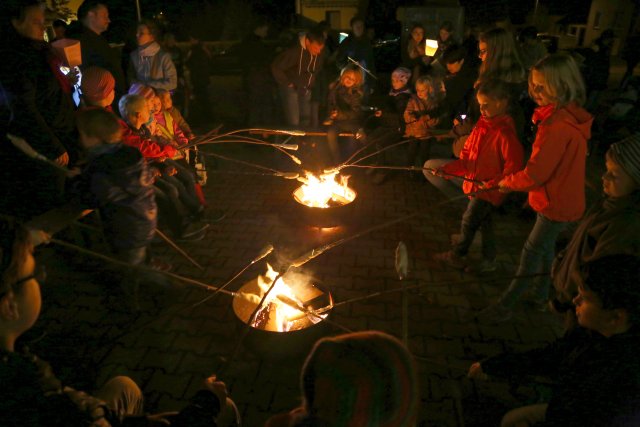 Martinsandacht mit Laternenumzug