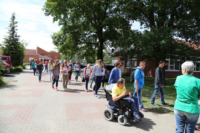 Konfirmanden besuchen die Lobetalarbeit e.V. in Altencelle