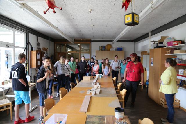 Konfirmanden besuchen die Lobetalarbeit e.V. in Altencelle