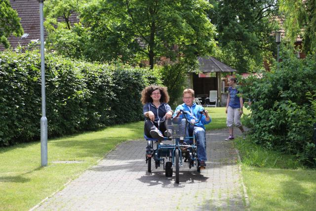 Konfirmanden besuchen die Lobetalarbeit e.V. in Altencelle