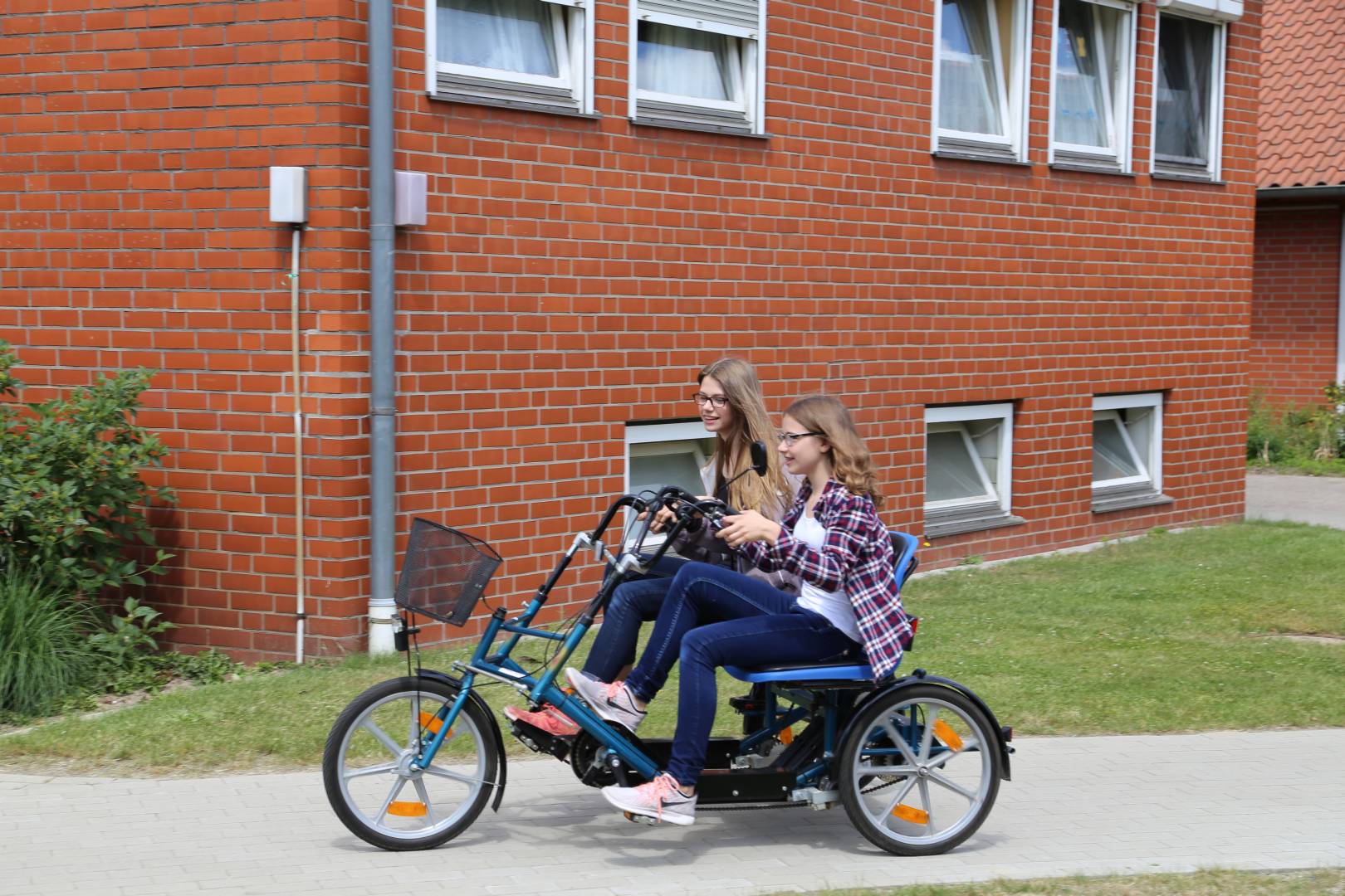 Konfirmanden besuchen die Lobetalarbeit e.V. in Altencelle