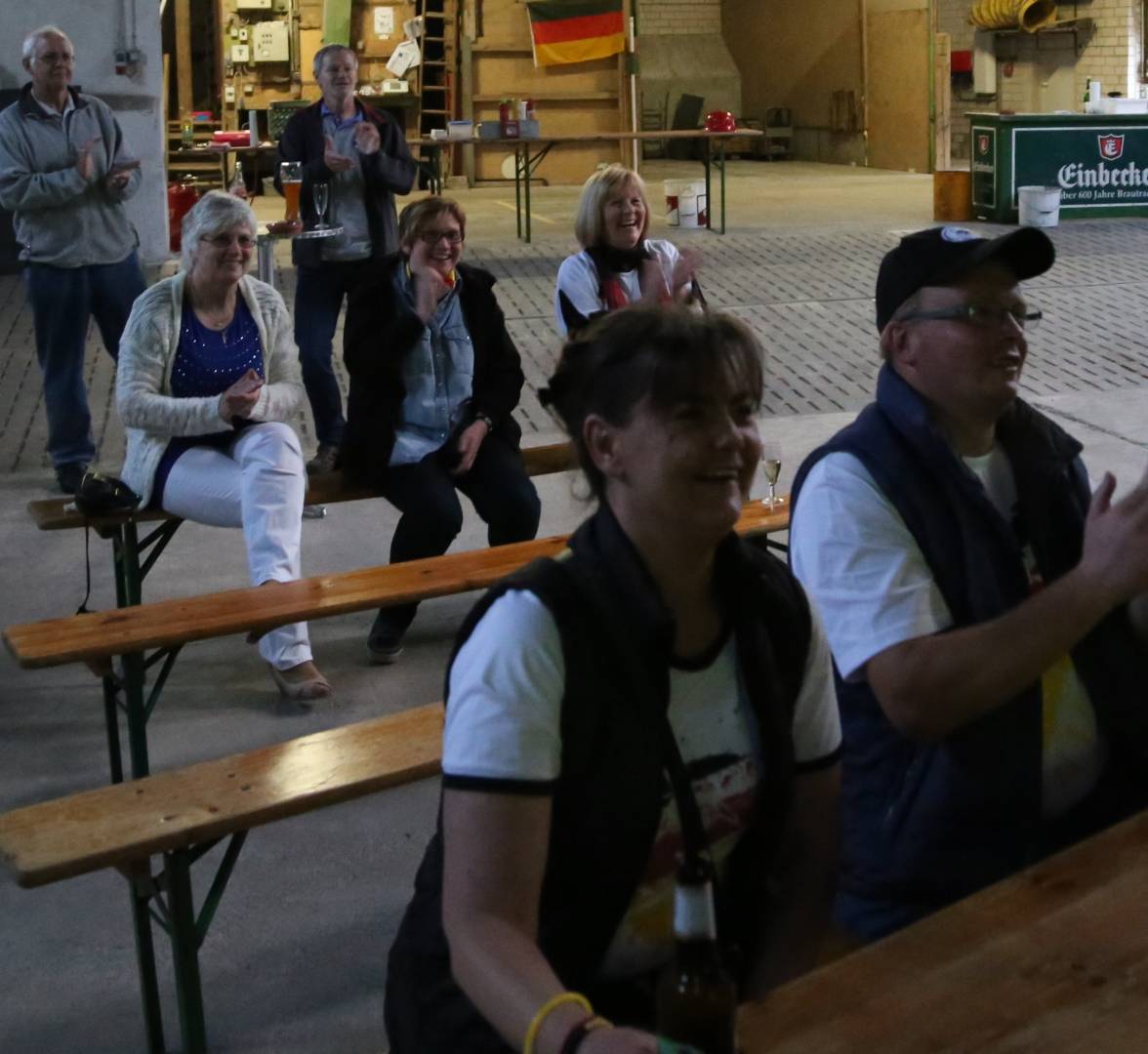 Fussballfest in Weenzen beim Spiel Deutschland - Ukraine