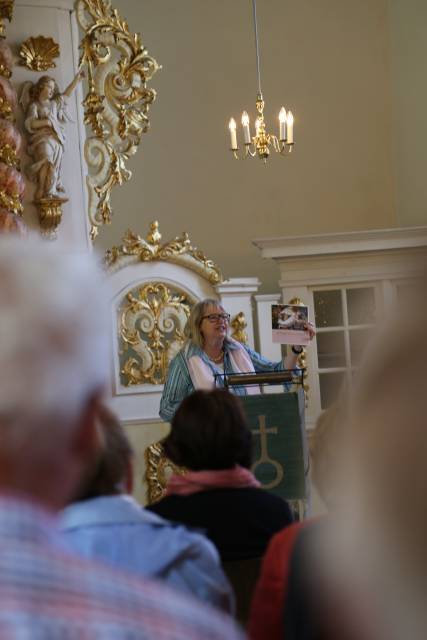 Taufengelwanderung mit Superintendentin Katharina Henking von Lechstedt nach Heinde