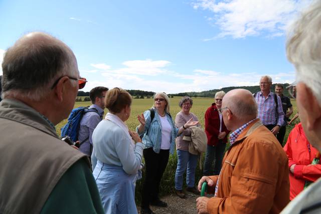 Taufengelwanderung mit Superintendentin Katharina Henking von Lechstedt nach Heinde