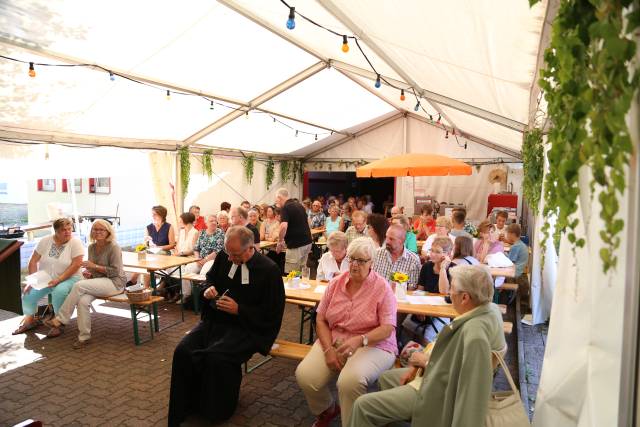 Gottesdienst zum Abschluss des Dorffestes in Fölziehausen.