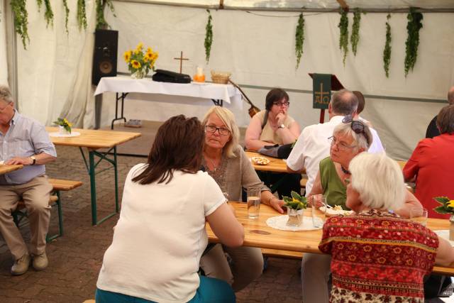 Gottesdienst zum Abschluss des Dorffestes in Fölziehausen.