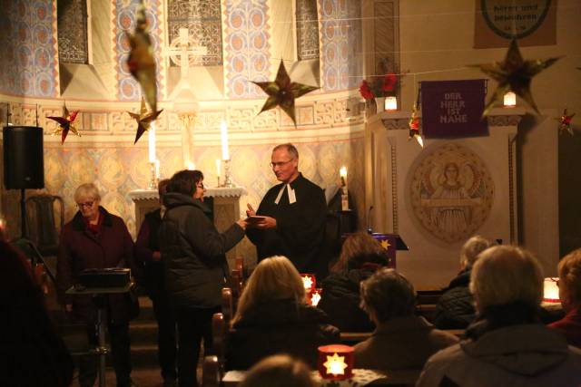 Lichtergottesdienst in der St. Franziskuskirche mit Start Lutheraktion: "Handschriftliche Bibel"