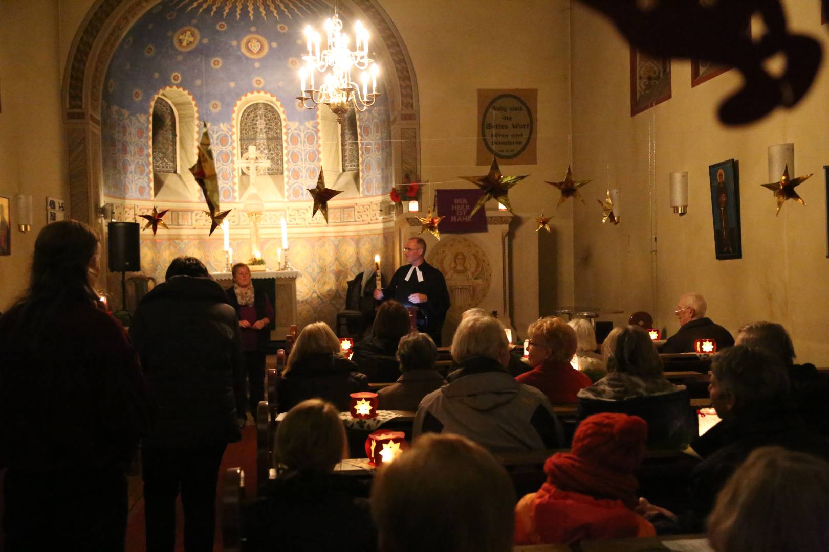 Lichtergottesdienst in der St. Franziskuskirche mit Start Lutheraktion: "Handschriftliche Bibel"