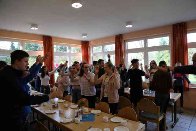 Vorbereitung des Vorstellungsgottesdienst der Konfirmanden in Krelingen