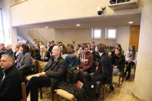 Vorbereitung des Vorstellungsgottesdienst der Konfirmanden in Krelingen