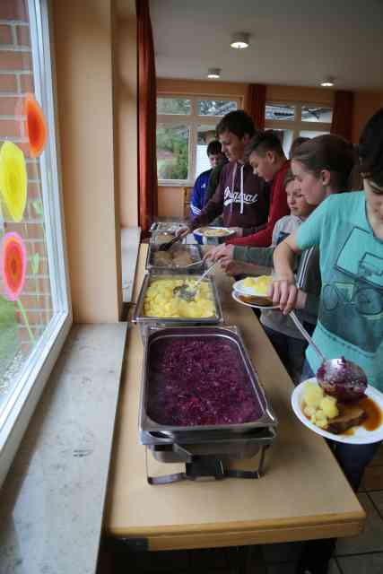 Vorbereitung des Vorstellungsgottesdienst der Konfirmanden in Krelingen