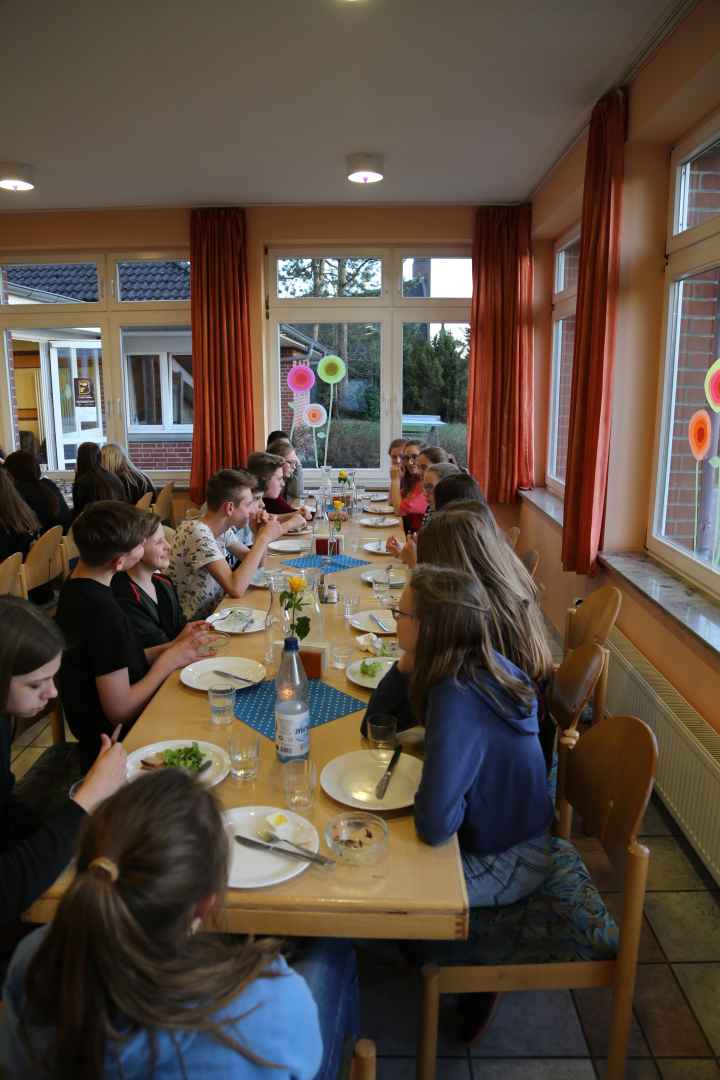 Vorbereitung des Vorstellungsgottesdienst der Konfirmanden in Krelingen