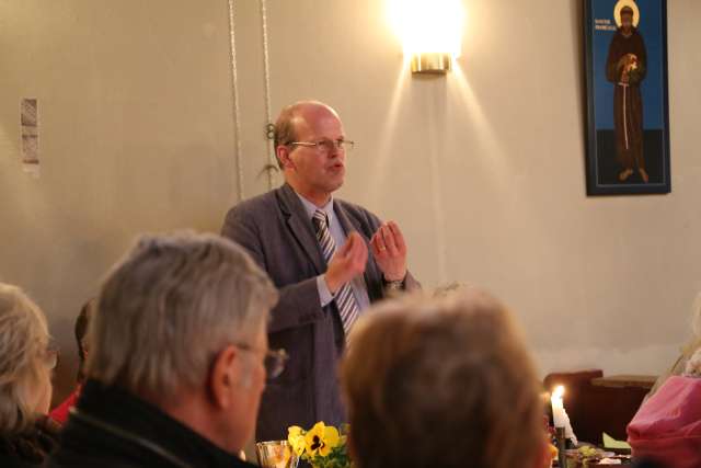 Tischabendmahl am Gründonnerstag in der St. Franziskuskirche