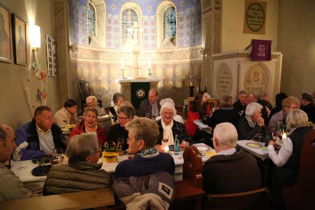 Tischabendmahl am Gründonnerstag in der St. Franziskuskirche