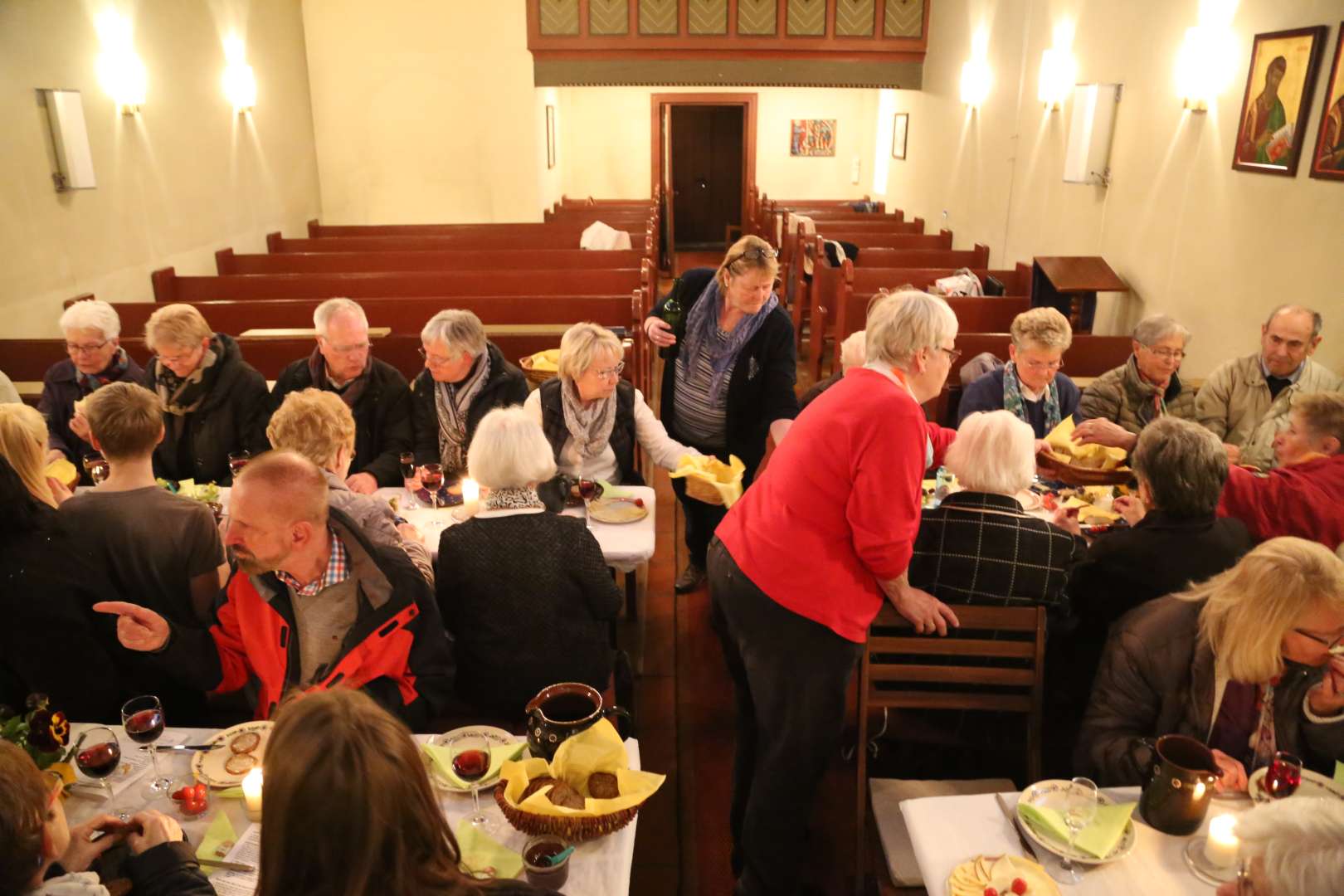 Tischabendmahl am Gründonnerstag in der St. Franziskuskirche