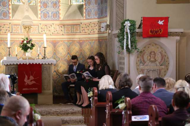 Konfirmation in der St. Franziskuskirche (ausführlich)