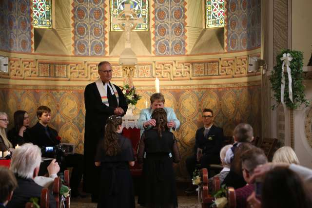 Konfirmation in der St. Franziskuskirche (ausführlich)