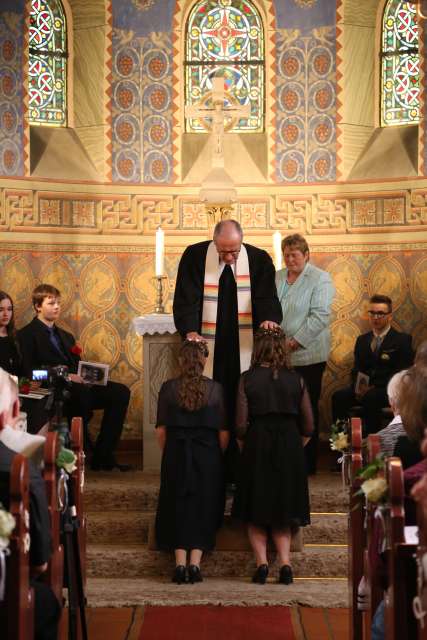 Konfirmation in der St. Franziskuskirche (ausführlich)