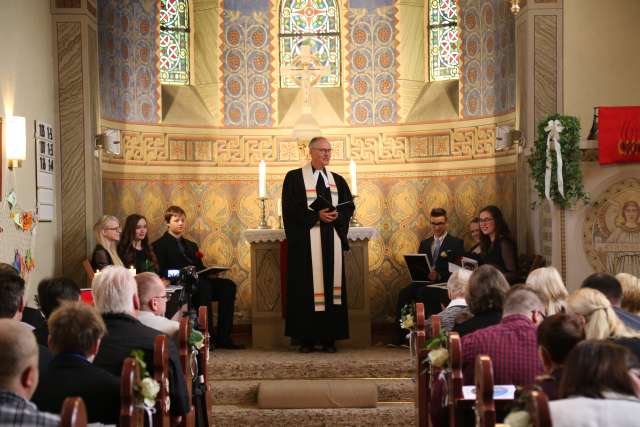 Konfirmation in der St. Franziskuskirche (ausführlich)