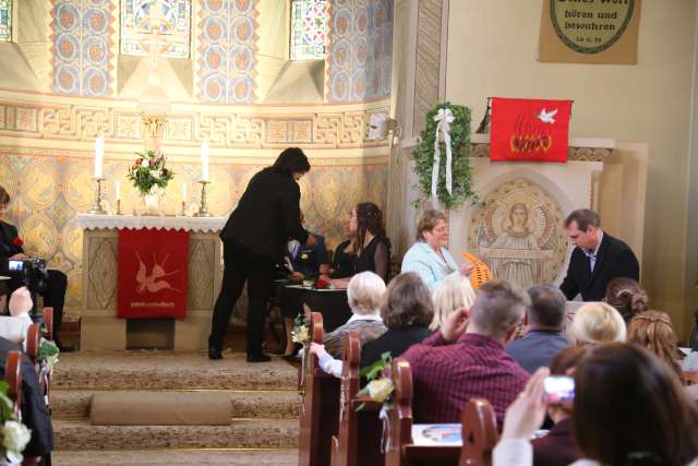 Konfirmation in der St. Franziskuskirche (ausführlich)