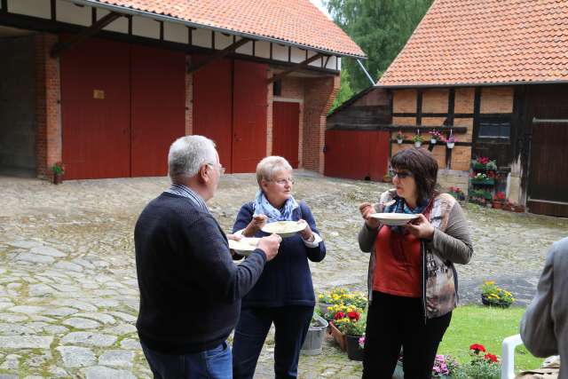 Sommerkirche in Capellenhagen mit Papier schöpfen