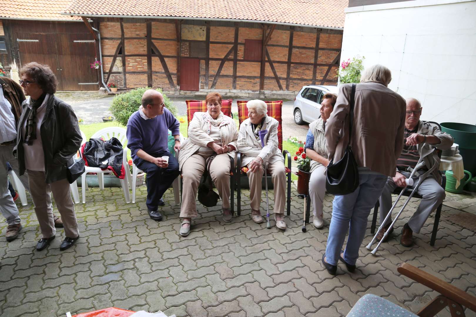Sommerkirche in Capellenhagen mit Papier schöpfen