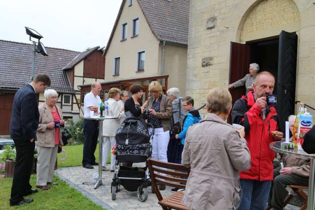 Tauferinnerung mit Taufe von Mia Hauptmann in der Sommerkirche in Coppengrave