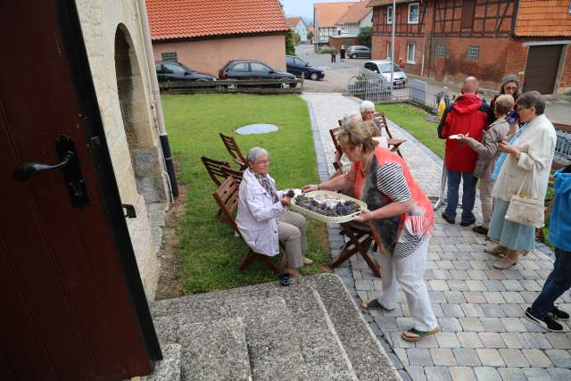 Tauferinnerung mit Taufe von Mia Hauptmann in der Sommerkirche in Coppengrave