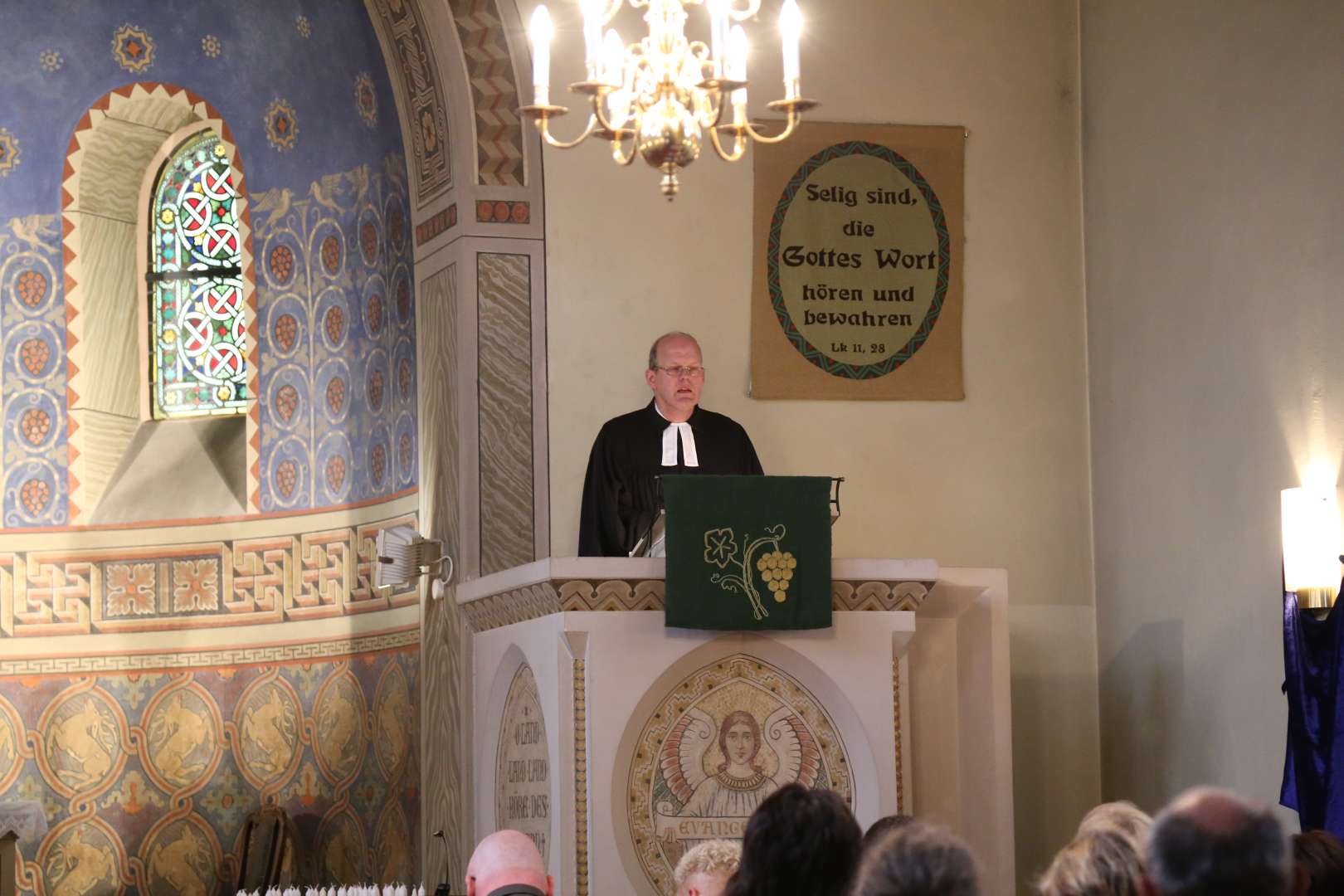 Tauferinnerung mit Taufe von Mia Hauptmann in der Sommerkirche in Coppengrave