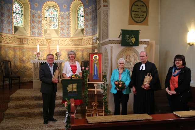 Ikone mit Klara von Assisi im Festgottesdienst in der St. Franziskuskirche gestiftet