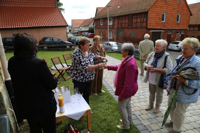 Ikone mit Klara von Assisi im Festgottesdienst in der St. Franziskuskirche gestiftet