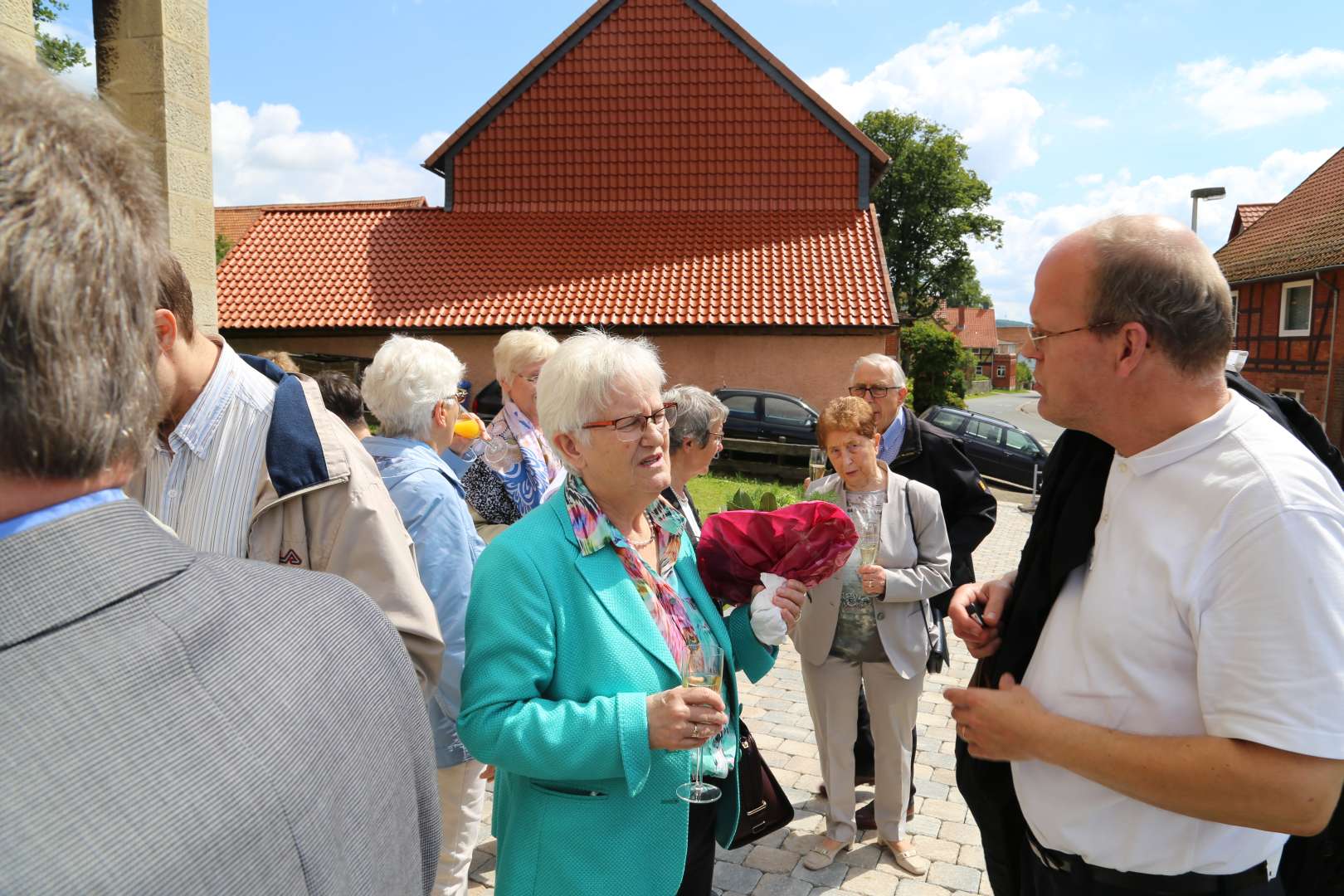 Ikone mit Klara von Assisi im Festgottesdienst in der St. Franziskuskirche gestiftet