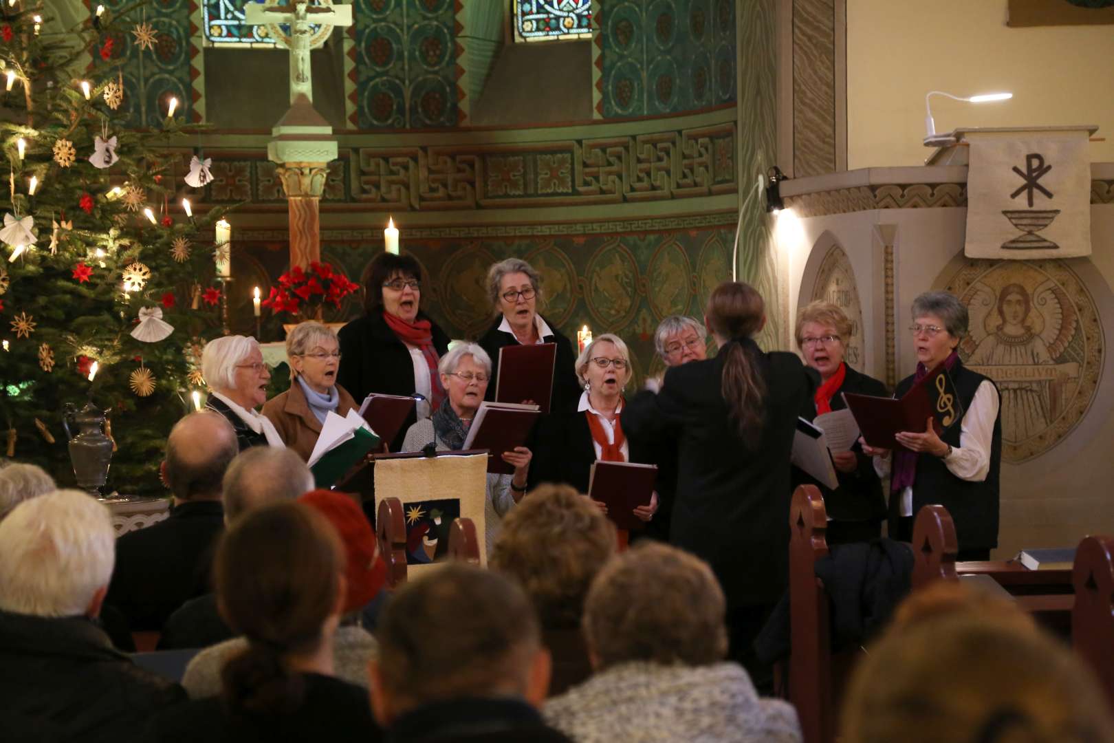 Chor singt im Festgottesdienst am 2. Weihnachtstag in Coppengrave