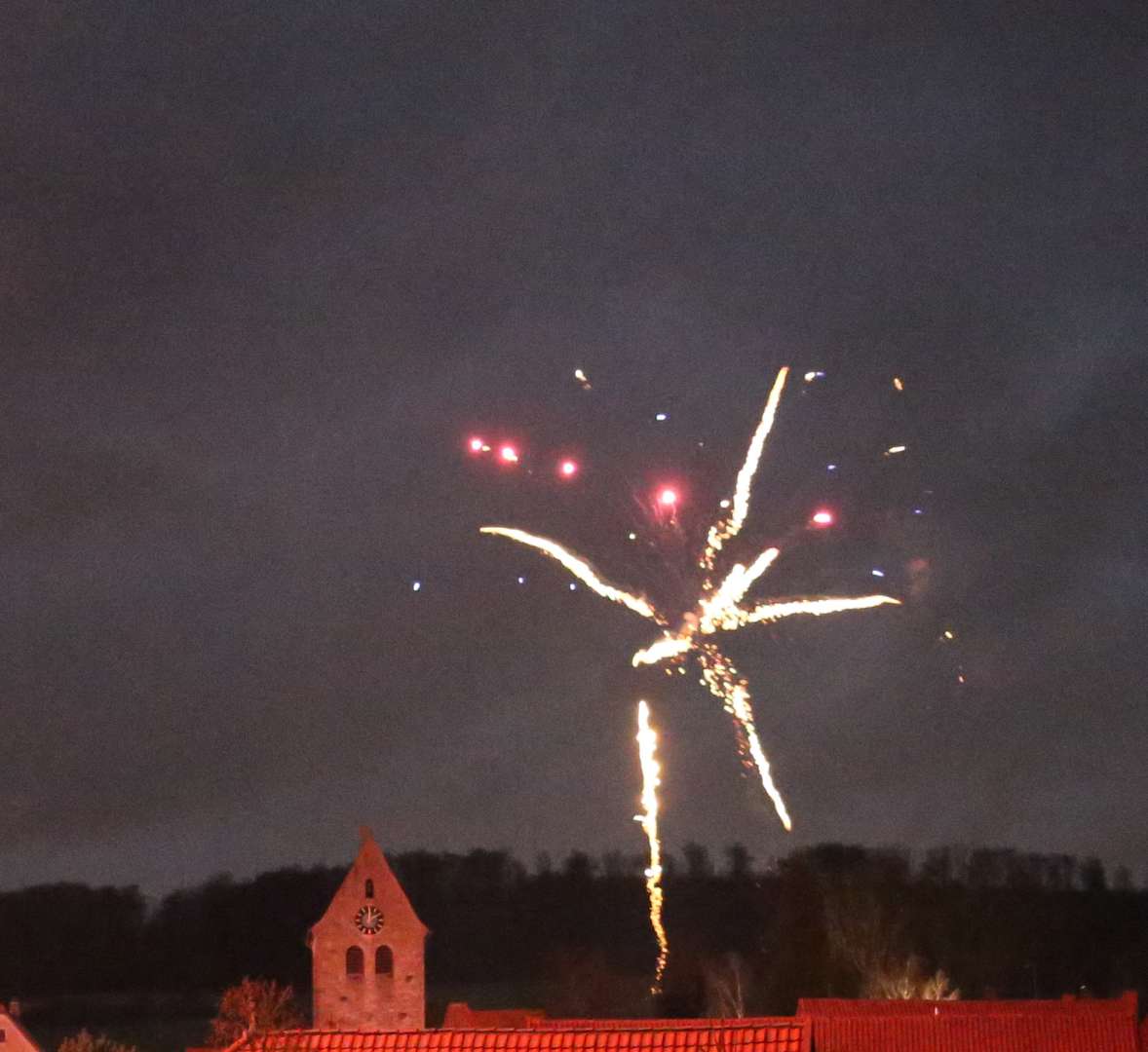 Feuerwerk über der St. Franziskuskirche