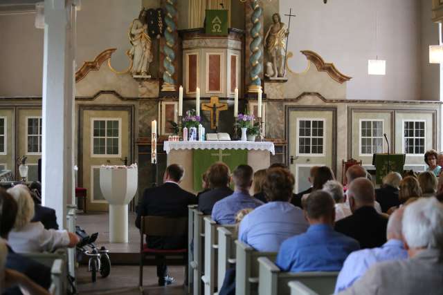 5. Sommerkirche in Duingen mit Taufe und Eis