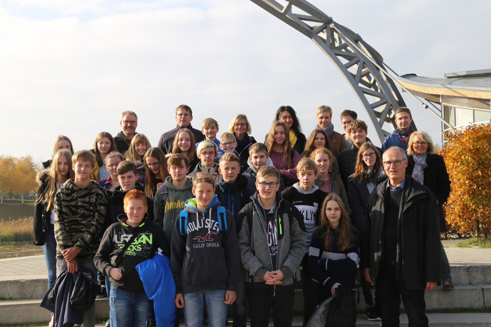 Konfirmanden besuchen Gottesdienst im Expo-Wal