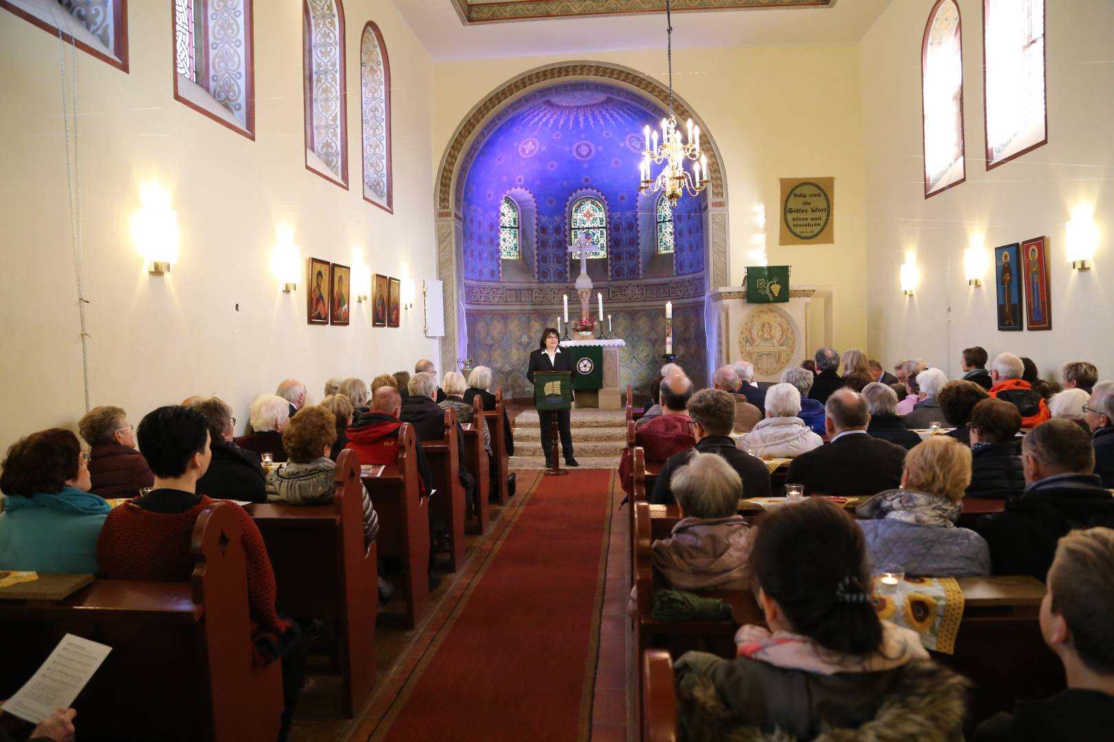 Weihe der St. Franziskuskirche nach der Renovierung durch Superintendentin Henking